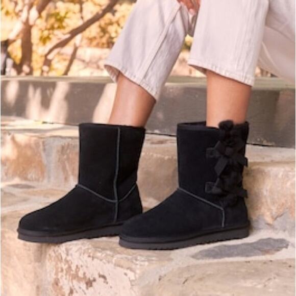 Koolaburra By Ugg Victoria Black Suede Short Fuzzy Lined Boots Size 4 - Picture 1 of 7